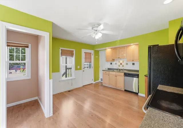 Listing Photo 5 - Condo for sale in building located at 102 Lemuel Ave, Chicopee, MA 01013