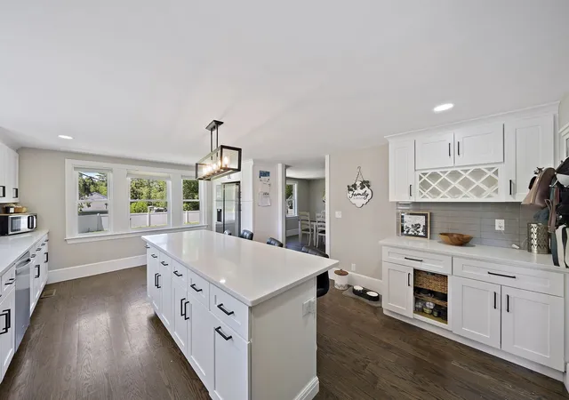 Photo 4 of Single family home for sale at 139 Washington St, East Bridgewater, MA 02333 | MLS# 73572869 | Listing updated on 2026-09-12
