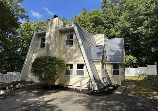 Photo 1 of Single family home for sale at 121 Copperfield Rd, Worcester, MA 01602 | MLS# 73580645 | Listing updated on 2026-10-24