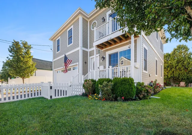 Photo 2 of Single family home for sale at 1260 Sea St, Quincy, MA 02169 | MLS# 73583192 | Listing updated on 2026-10-09