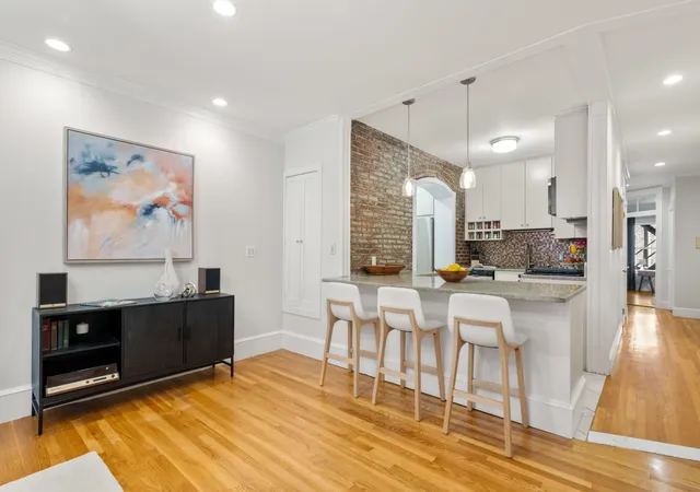 Photo 4 of Sale Pending at 41 Pinckney St #1, Boston, MA 02114 | MLS# 73574292 | Listing updated on 2026-10-02