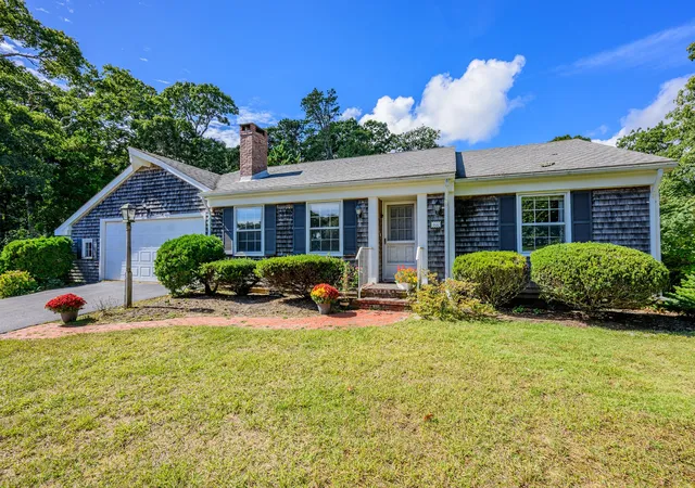 Photo 1 of Single family home for sale at 800 Riverview Dr, Chatham, MA 02633 | MLS# 73583012 | Listing updated on 2026-10-25