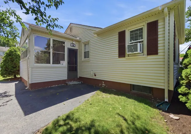 Photo 3 of Single family home for sale at 25 Gertrude St, Springfield, MA 01118 | MLS# 73572128 | Listing updated on 2026-09-15