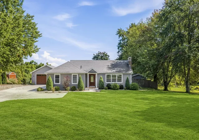Photo 2 of Single family home for sale at 263 College Hwy, Southampton, MA 01073 | MLS# 73581093 | Listing updated on 2026-10-06