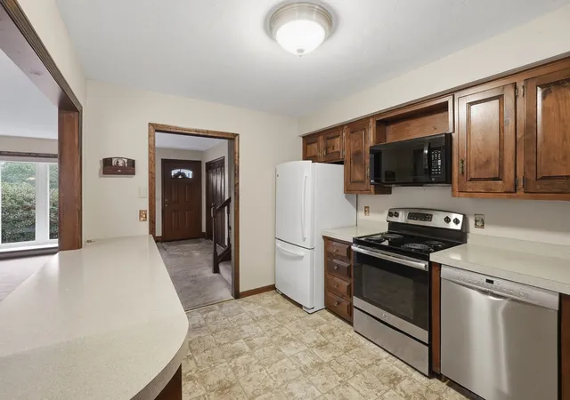 Photo 3 of Single family home for sale at 44 Dennison Hl Rd, Southbridge, MA 01550 | MLS# 73584927 | Listing updated on 2026-10-24
