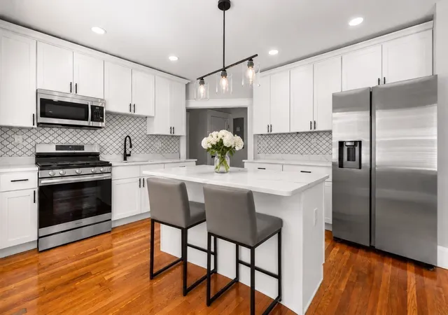 Listing Photo 4 - Condo for sale in building located at 29 Laurel Rd, Milton, MA 02186