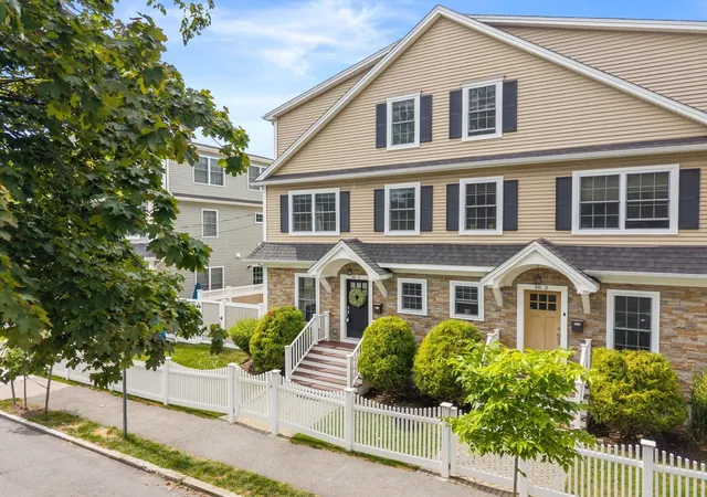 Listing Photo 5 - Condo for sale in building located at 10 Gale St, Waltham, MA 02453 - Unit #1
