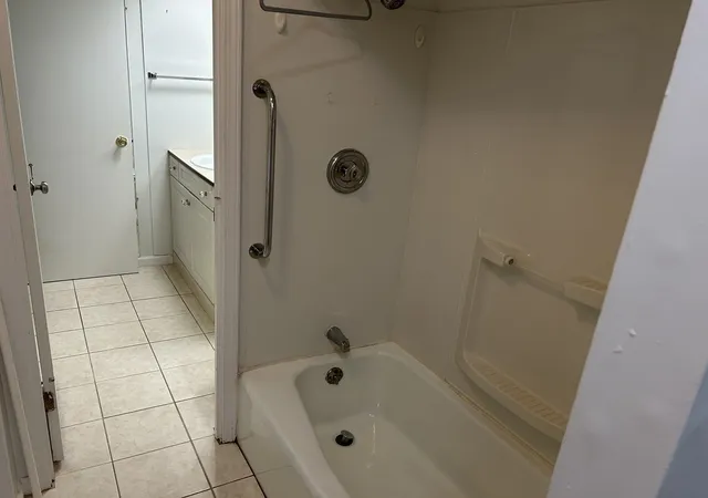 Listing Photo 2 - Condo for sale in building located at 40 Halifax, Springfield, MA 01108 - Unit #E