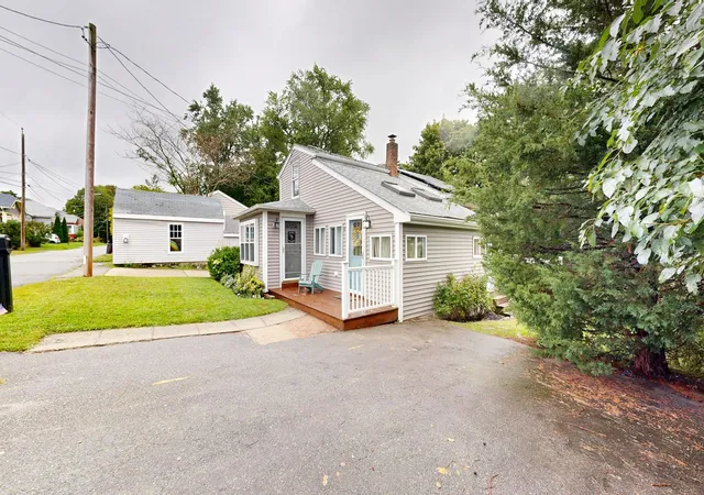 Photo 4 of Single family home for sale at 42 Clancy St, Swansea, MA 02777 | MLS# 73572844 | Listing updated on 2026-09-08