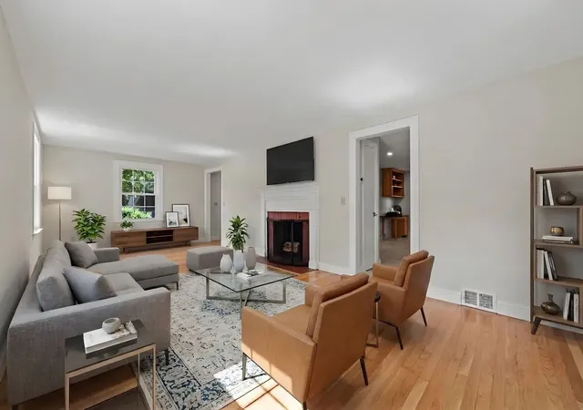 Photo 4 of Sale Pending at 9 Hillside Dr, Nashua, NH 03064 | MLS# 73574232 | Listing updated on 2026-10-09