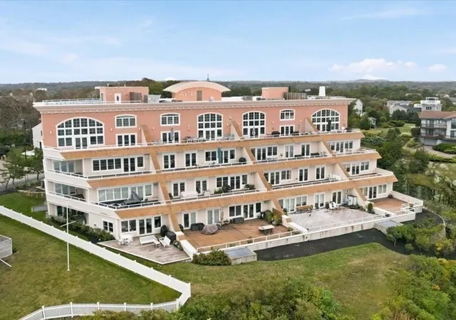 Listing Photo 2 - Condo for sale in building located at 1 Longbeach Ave, Hull, MA 02045 - Unit #101