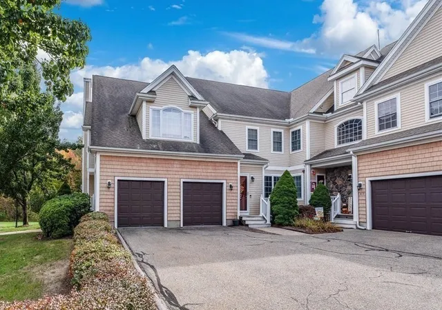 Listing Photo 1 - Condo for sale in building located at 319 Hampton Wy, Abington, MA 02351 - Unit #319