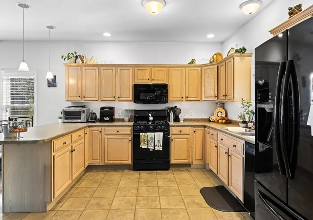 Listing Photo 5 - Condo for sale in building located at 357 Litchfield St, Leominster, MA 01453 - Unit #357