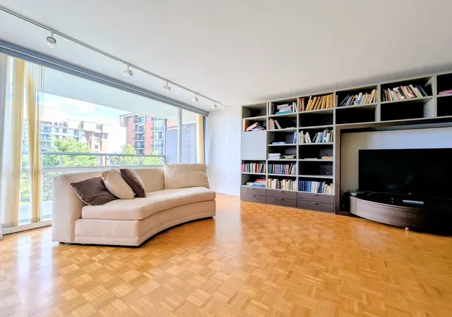 Listing Photo 5 - Condo for sale in building located at 45 Longwood Ave, Brookline, MA 02446 - Unit #705