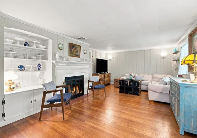 Photo 4 of Single family home for sale at 199 Brigham Hl Rd, North Grafton, MA 01536 | MLS# 73574800 | Listing updated on 2026-10-03