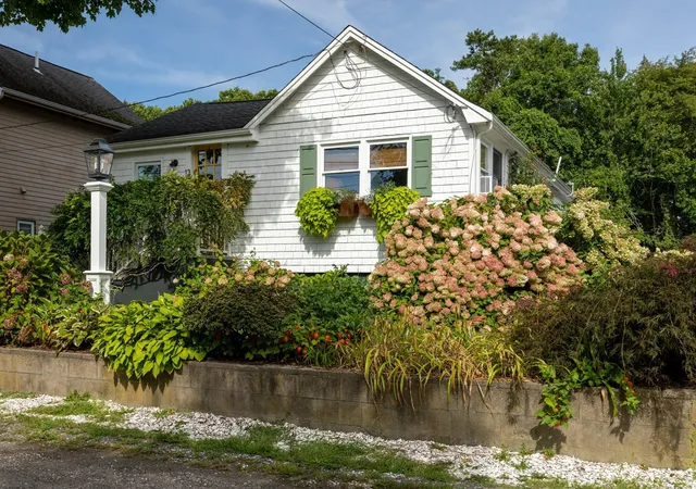 Photo 2 of Single family home for sale at 13 Lincoln St, Wareham, MA 02571 | MLS# 73576192 | Listing updated on 2026-09-12