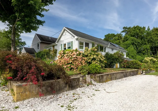 Photo 2 of Single family home for sale at 13 Lincoln St, Wareham, MA 02571 | MLS# 73576192 | Listing updated on 2026-09-12