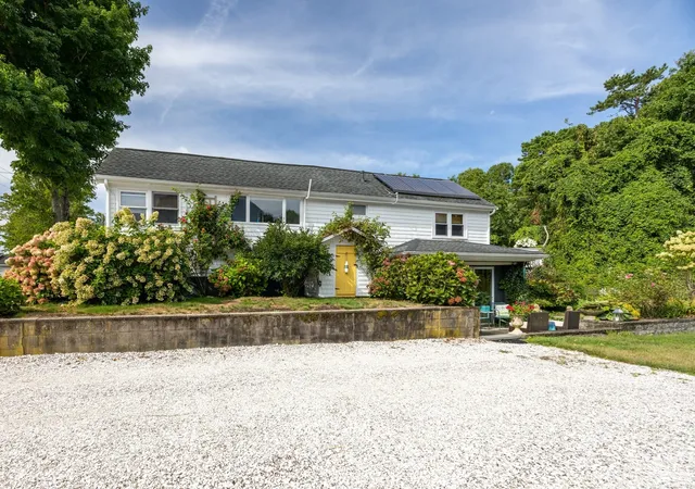 Photo 3 of Single family home for sale at 13 Lincoln St, Wareham, MA 02571 | MLS# 73576192 | Listing updated on 2026-09-12