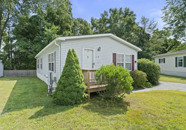 Photo 3 of Manufactured home for sale at 9 Hornbeam, Rockland, MA 02370 | MLS# 73570638 | Listing updated on 2026-10-01