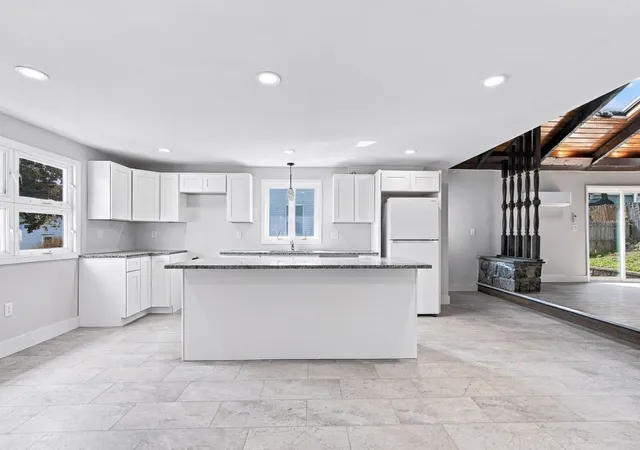 Photo 3 of Sale Pending at 133 State St, New Bedford, MA 02740 | MLS# 73575548 | Listing updated on 2026-09-24