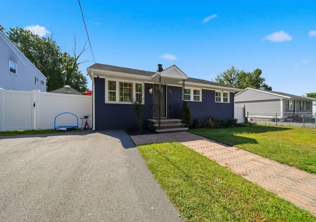 Photo 4 of Single family home for sale at 107 New York St, Lowell, MA 01854 | MLS# 73574740 | Listing updated on 2026-09-13