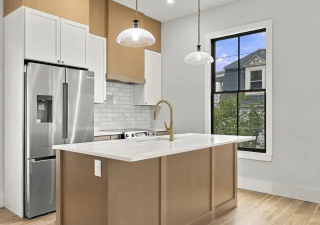 Listing Photo 5 - Condo for sale in building located at 93 Moreland St, Boston, MA 02145 - Unit #III