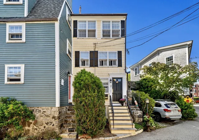 Photo 1 of Condo for sale at 7 Lee #3, Marblehead, MA 01945 | MLS# 73573795 | Listing updated on 2026-09-13