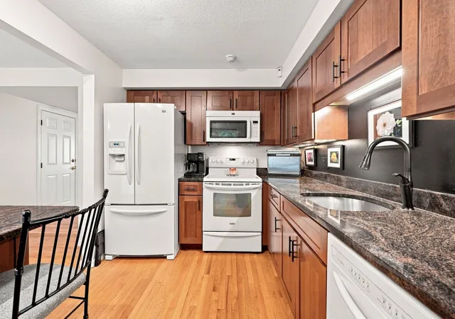 Listing Photo 4 - Condo for sale in building located at 2002 Pheasant Creek Ln, Peabody, MA 01960 - Unit #2002