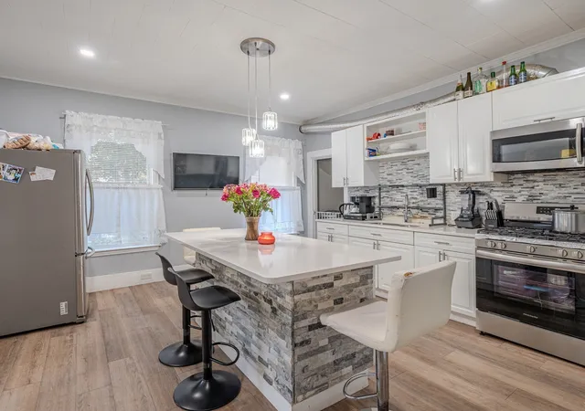 Photo 3 of Single family home for sale at 72 Mount Vernon St, Fitchburg, MA 01420 | MLS# 73577006 | Listing updated on 2026-09-22