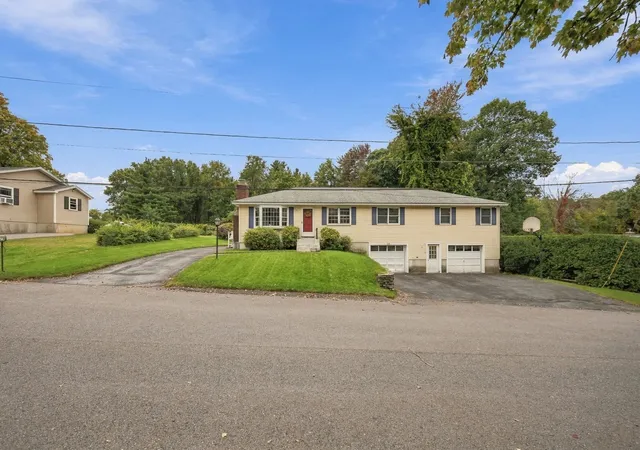 Photo 3 of Single family home for sale at 29 Dale Ave, Leominster, MA 01453 | MLS# 73585353 | Listing updated on 2026-10-13