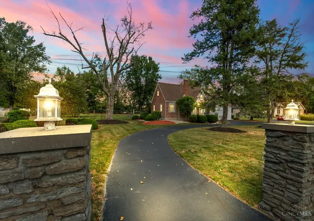 Photo 2 of Single family home for sale at 5794 River Rd, Fairfield, OH 45014 | MLS# 1858273 | Listing updated on 2026-09-11