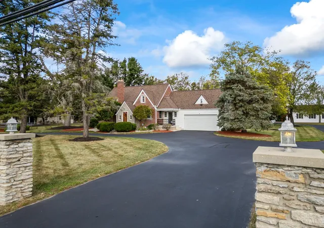 Photo 3 of Single family home for sale at 5794 River Rd, Fairfield, OH 45014 | MLS# 1858273 | Listing updated on 2026-09-11