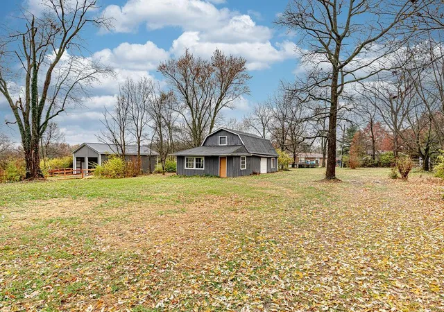 Photo 2 of Single family home for sale at 6207 Elk Crk Rd, Middletown, OH 45042 | MLS# 1862391 | Listing updated on 2026-09-03
