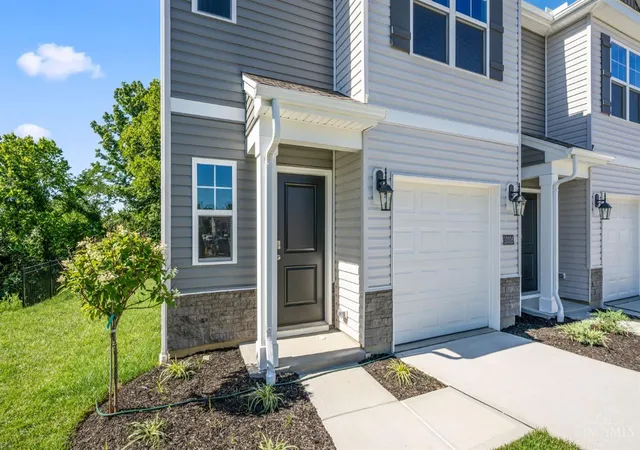 Photo 2 of Townhouse for sale at 10316 Mae Ct, Cincinnati, OH 45251 | MLS# 1869113 | Listing updated on 2026-09-09
