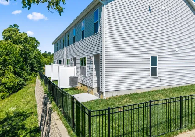 Photo 4 of Townhouse for sale at 10316 Mae Ct, Cincinnati, OH 45251 | MLS# 1869113 | Listing updated on 2026-09-09