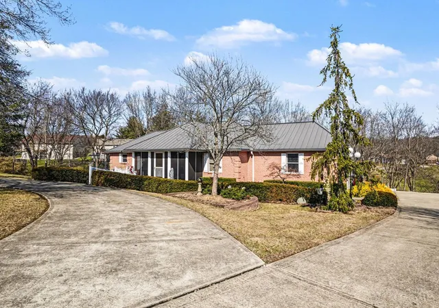 Photo 3 of Single family home for sale at 20902 Ridgecliff Ct, Lawrenceburg, IN 47025 | MLS# 1869909 | Listing updated on 2026-09-04