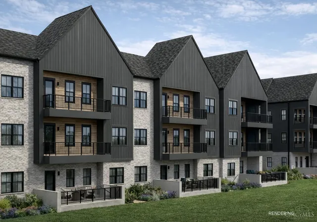 Listing Photo 2 - Condo for sale in building located at 4234 Park Pl Cir, Blue Ash, OH 45242 - Unit #303