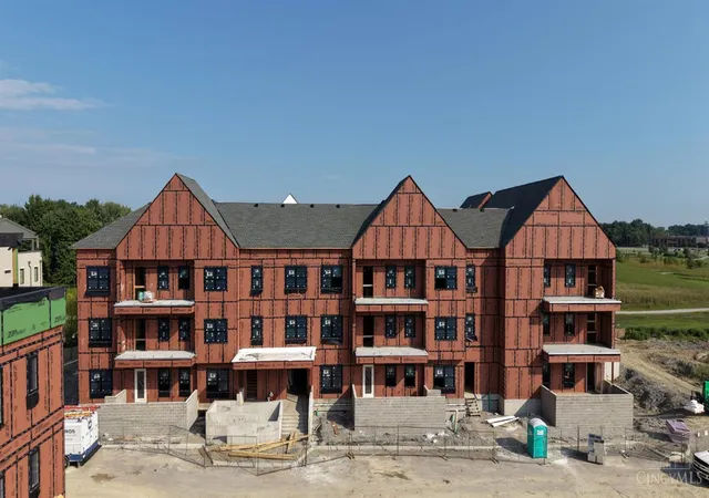 Listing Photo 1 - Condo for sale in building located at 4218 Park Pl Cir, Blue Ash, OH 45242 - Unit #202