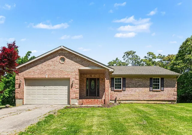 Photo 2 of Sale Pending at 305 Eagle Knoll Dr, Washington Twp, OH 45153 | MLS# 1878823 | Listing updated on 2026-09-06