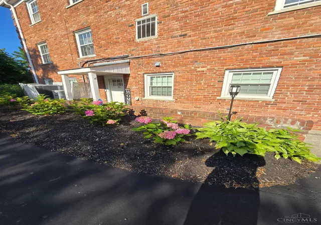 Listing Photo 4 - Condo for sale in building located at 1110 Springfield Pike, Wyoming, OH 45215 - Unit #15