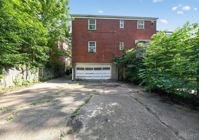 Photo 3 of House for sale at 2505 Rack Ct, Cincinnati, OH 45239 | MLS# 1875669 | Listing updated on 2026-09-10