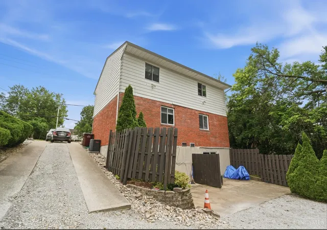 Listing Photo 2 - Condo for sale in building located at 3380 N Bend Rd, Cincinnati, OH 45239 - Unit #