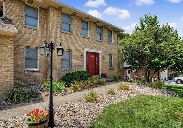Photo 3 of Single family home for sale at 8295 Beckett Sta Dr, West Chester, OH 45069 | MLS# 1885166 | Listing updated on 2026-10-06