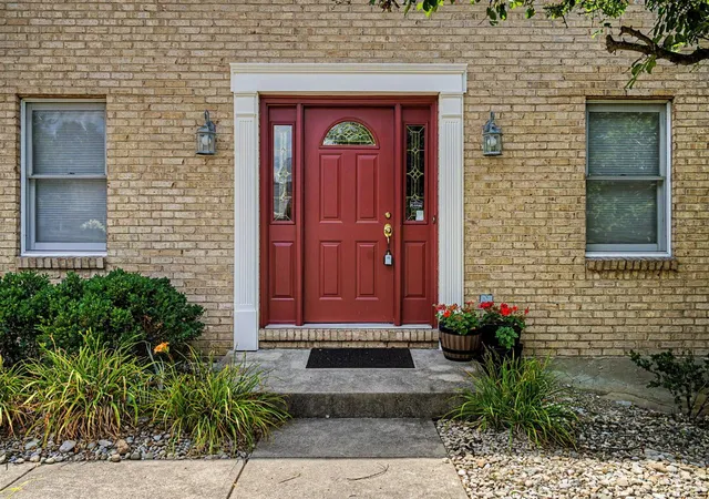 Photo 3 of Single family home for sale at 8295 Beckett Sta Dr, West Chester, OH 45069 | MLS# 1885166 | Listing updated on 2026-10-23