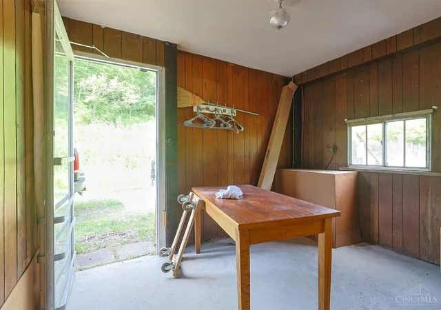 Photo 4 of Sale Pending at 9560 Lockwood Hl Rd, Cincinnati, OH 45247 | MLS# 1886068 | Listing updated on 2026-09-24