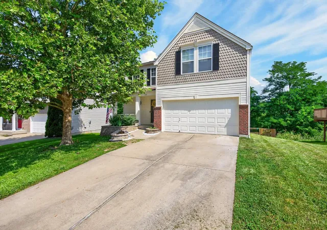 Photo 2 of Sale Pending at 204 Lights Pointe Ct, New Richmond, OH 45157 | MLS# 1879805 | Listing updated on 2026-09-10