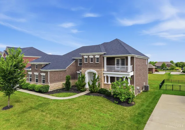 Photo 2 of Single family home for sale at 4354 Highland Green Dr, Mason, OH 45040 | MLS# 1888026 | Listing updated on 2026-09-10