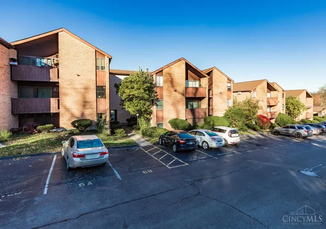Photo 2 of Condo for sale at 4904 Chalet Dr #612, Cincinnati, OH 45217 | MLS# 1888595 | Listing updated on 2026-09-26