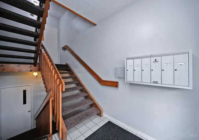 Listing Photo 5 - Condo for sale in building located at 7382 Ridgepoint Dr, Cincinnati, OH 45230 - Unit #7