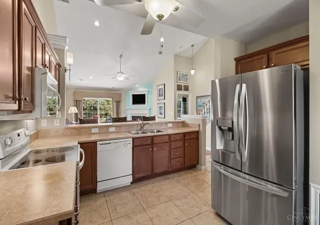 Photo 2 of Townhouse for sale at 6976 Aspen Point Ct, Green Twp, OH 45247 | MLS# 1889484 | Listing updated on 2026-09-08